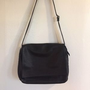 SVEN Leather Messenger Bag